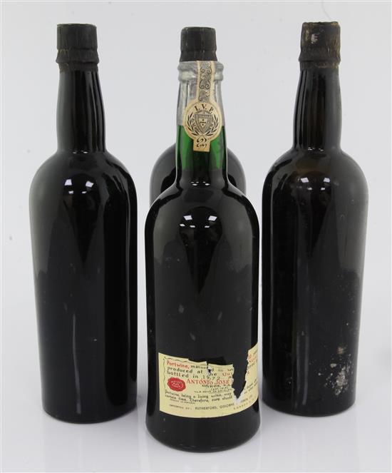 Three bottle of Cockburns 1927 Vintage Port, (no labels) and one bottle of Noval 20 Years Port.